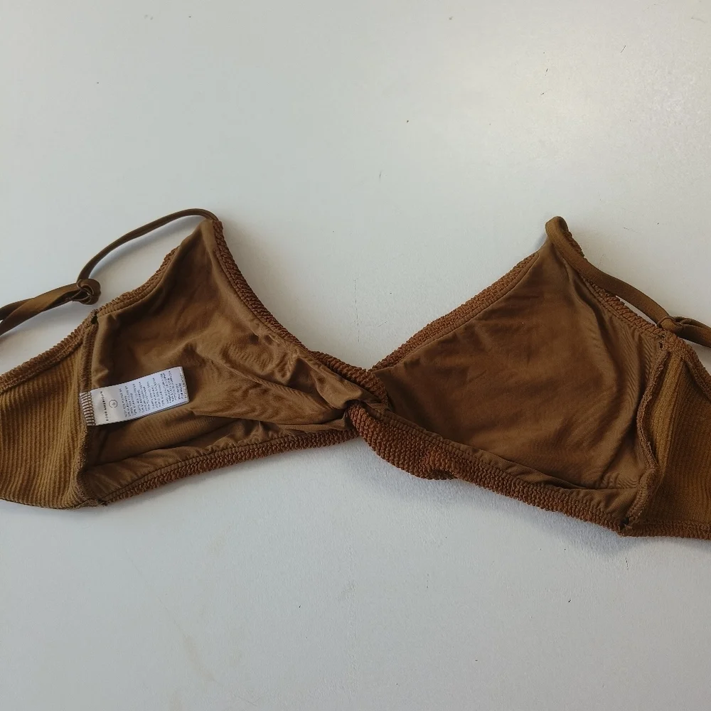 Good American wrinkled women's swimsuit top size 5, twisted design and snap back